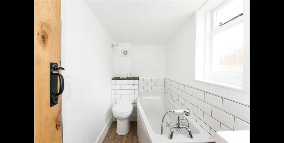 Grade II listed three bedroom end of terrace cottage.