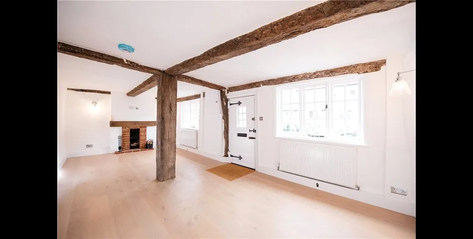 Grade II listed three bedroom end of terrace cottage.