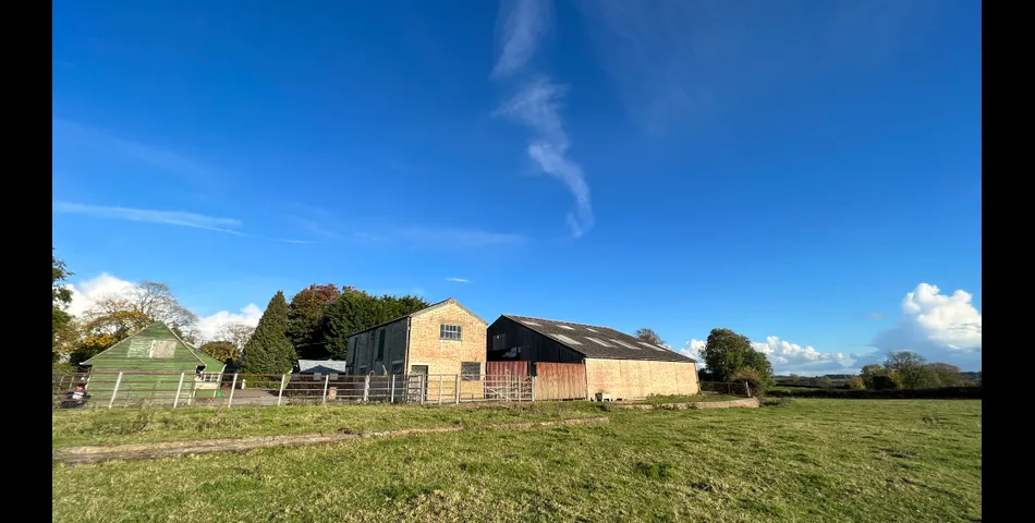 Benbow Farm, Brington Road, Long Buckby, Northamptonshire, NN6 7RW