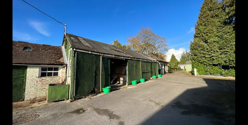 Benbow Farm, Brington Road, Long Buckby, Northamptonshire, NN6 7RW