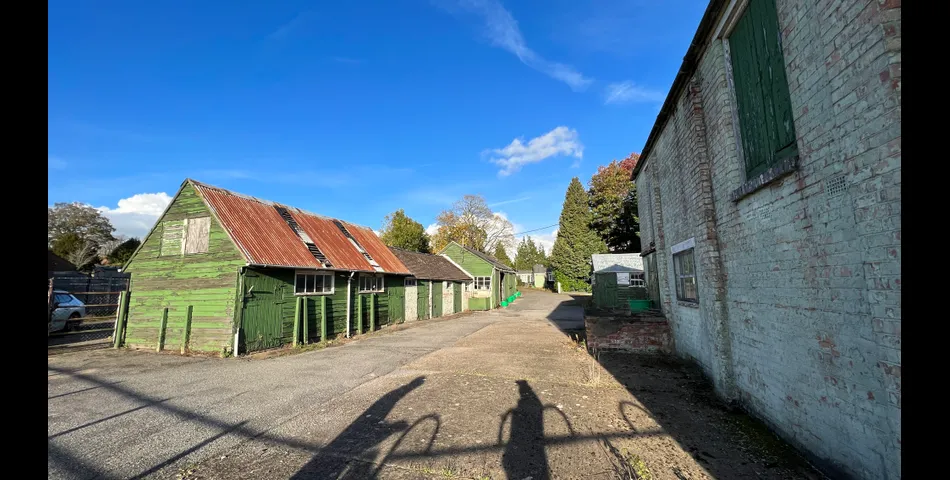 Benbow Farm, Brington Road, Long Buckby, Northamptonshire, NN6 7RW