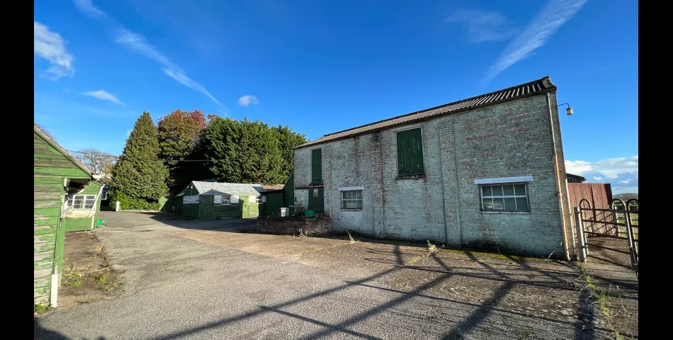 Benbow Farm, Brington Road, Long Buckby, Northamptonshire, NN6 7RW