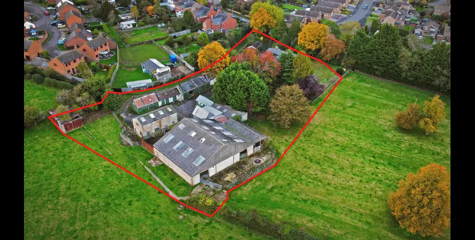 Benbow Farm, Brington Road, Long Buckby, Northamptonshire, NN6 7RW