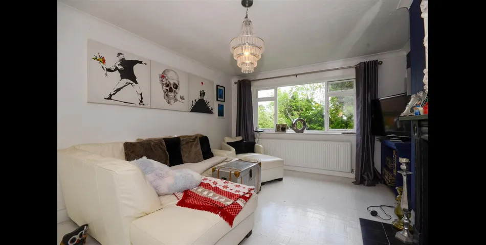 Large Maisonette - Walking Distance to Station
