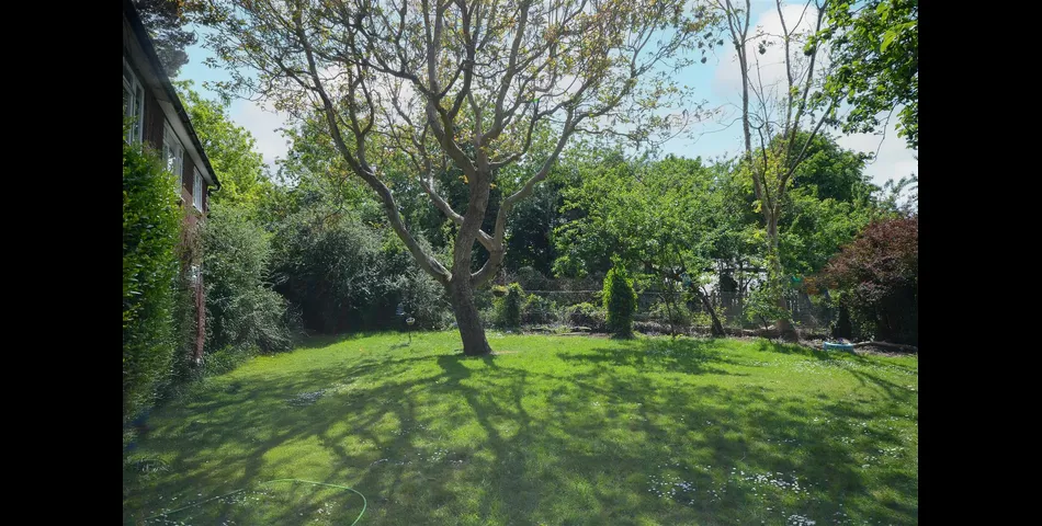 Large Maisonette - Walking Distance to Station