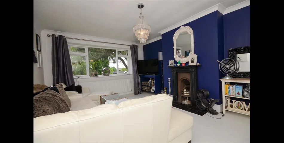 Large Maisonette - Walking Distance to Station