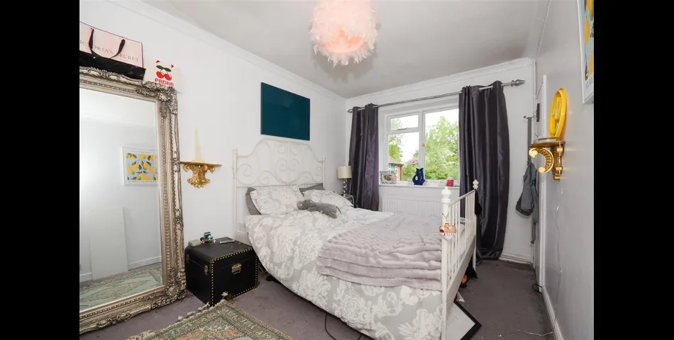 Large Maisonette - Walking Distance to Station