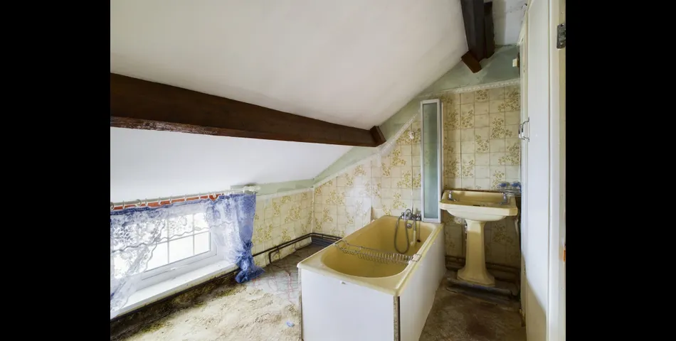 Three-Bedroom Semi Potential Building Plot In Need Of Refurbishment