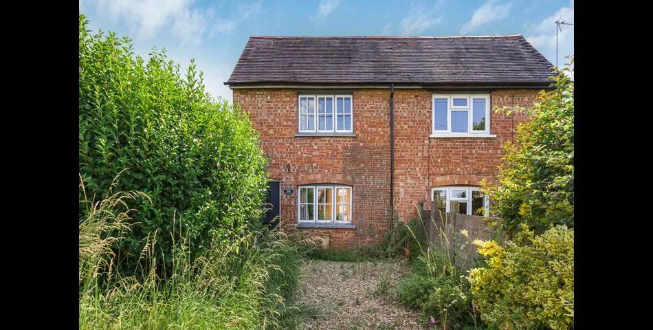 Pebworth Cottage, charming semi-detached home with abundant potential for expansion (subject to planning permission).