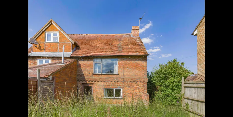 Pebworth Cottage, charming semi-detached home with abundant potential for expansion (subject to planning permission).