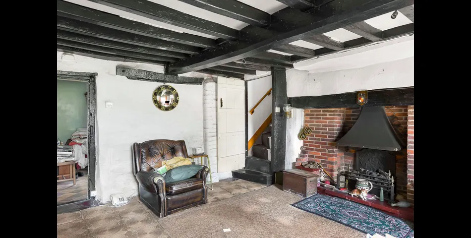 Pebworth Cottage, charming semi-detached home with abundant potential for expansion (subject to planning permission).