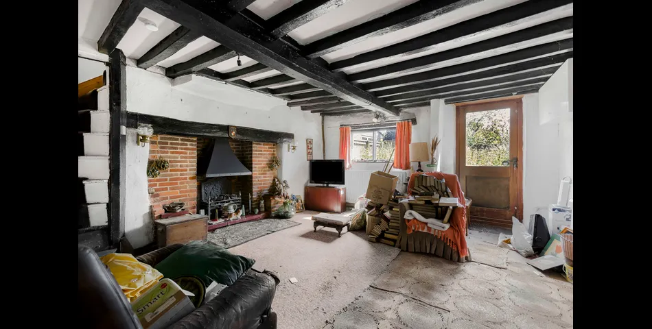 Pebworth Cottage, charming semi-detached home with abundant potential for expansion (subject to planning permission).