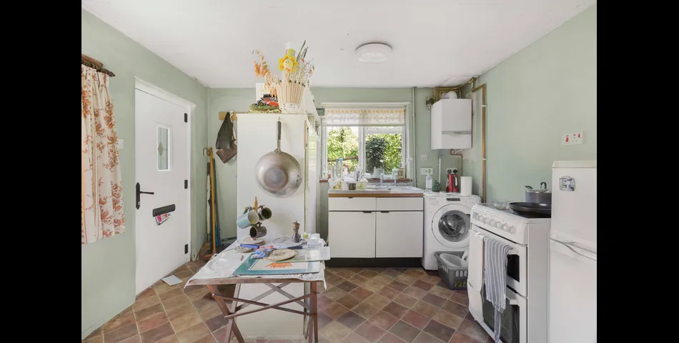 Pebworth Cottage, charming semi-detached home with abundant potential for expansion (subject to planning permission).