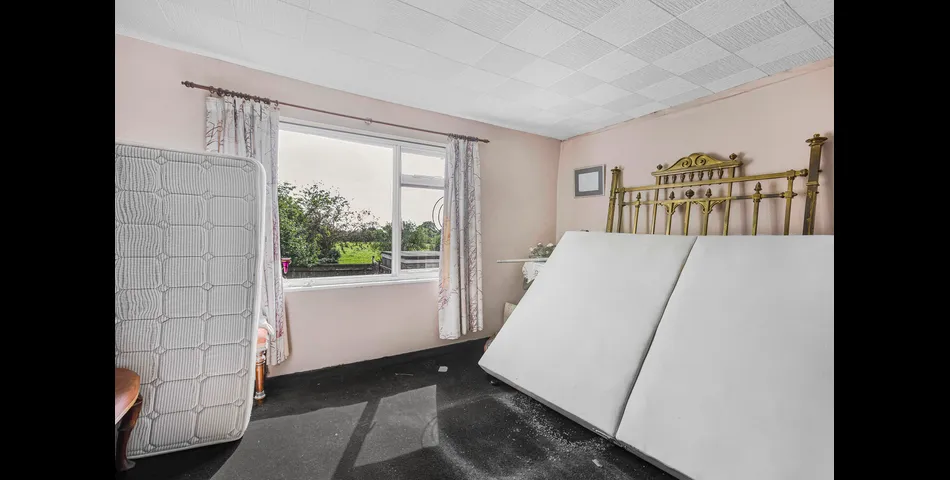 Pebworth Cottage, charming semi-detached home with abundant potential for expansion (subject to planning permission).