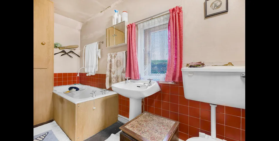 Pebworth Cottage, charming semi-detached home with abundant potential for expansion (subject to planning permission).
