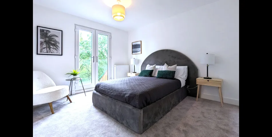 Luxurious 5-Bedroom Home