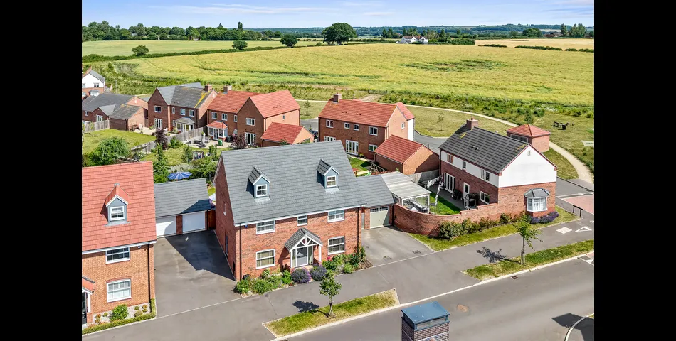 3 Blackberry Lane, Stratford-Upon-Avon, CV37 7ED