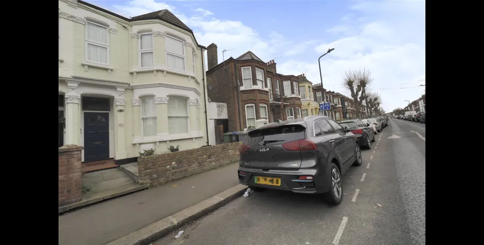 CHARMING 2 BEDROOM APARTMENT AVAILABLE IN LONDON