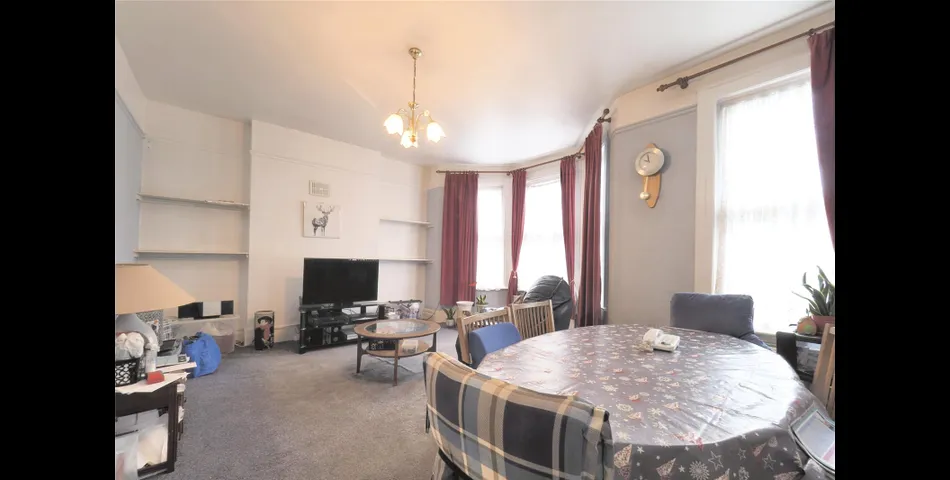 CHARMING 2 BEDROOM APARTMENT AVAILABLE IN LONDON