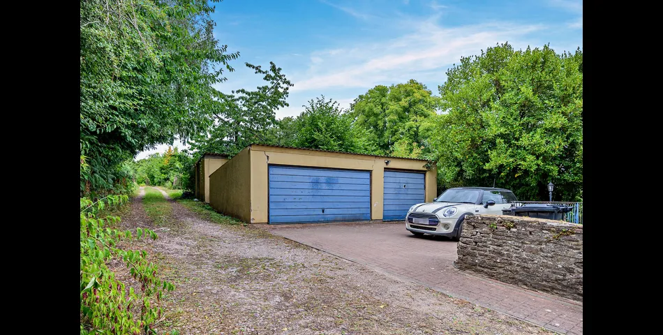 A three/four bedroom detached cottage in need of updating, occupying an elevated position looking over the Severn Valley