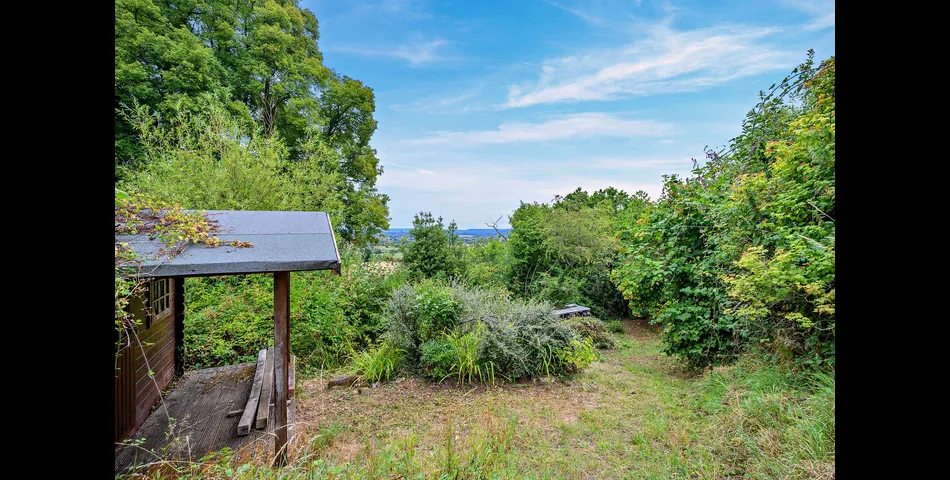 A three/four bedroom detached cottage in need of updating, occupying an elevated position looking over the Severn Valley