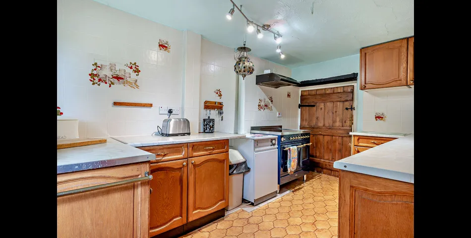 A three/four bedroom detached cottage in need of updating, occupying an elevated position looking over the Severn Valley