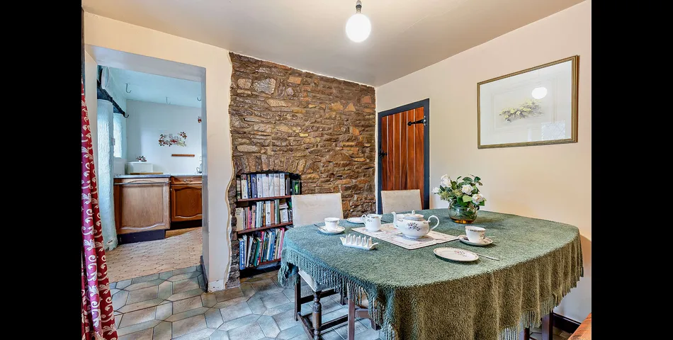 A three/four bedroom detached cottage in need of updating, occupying an elevated position looking over the Severn Valley