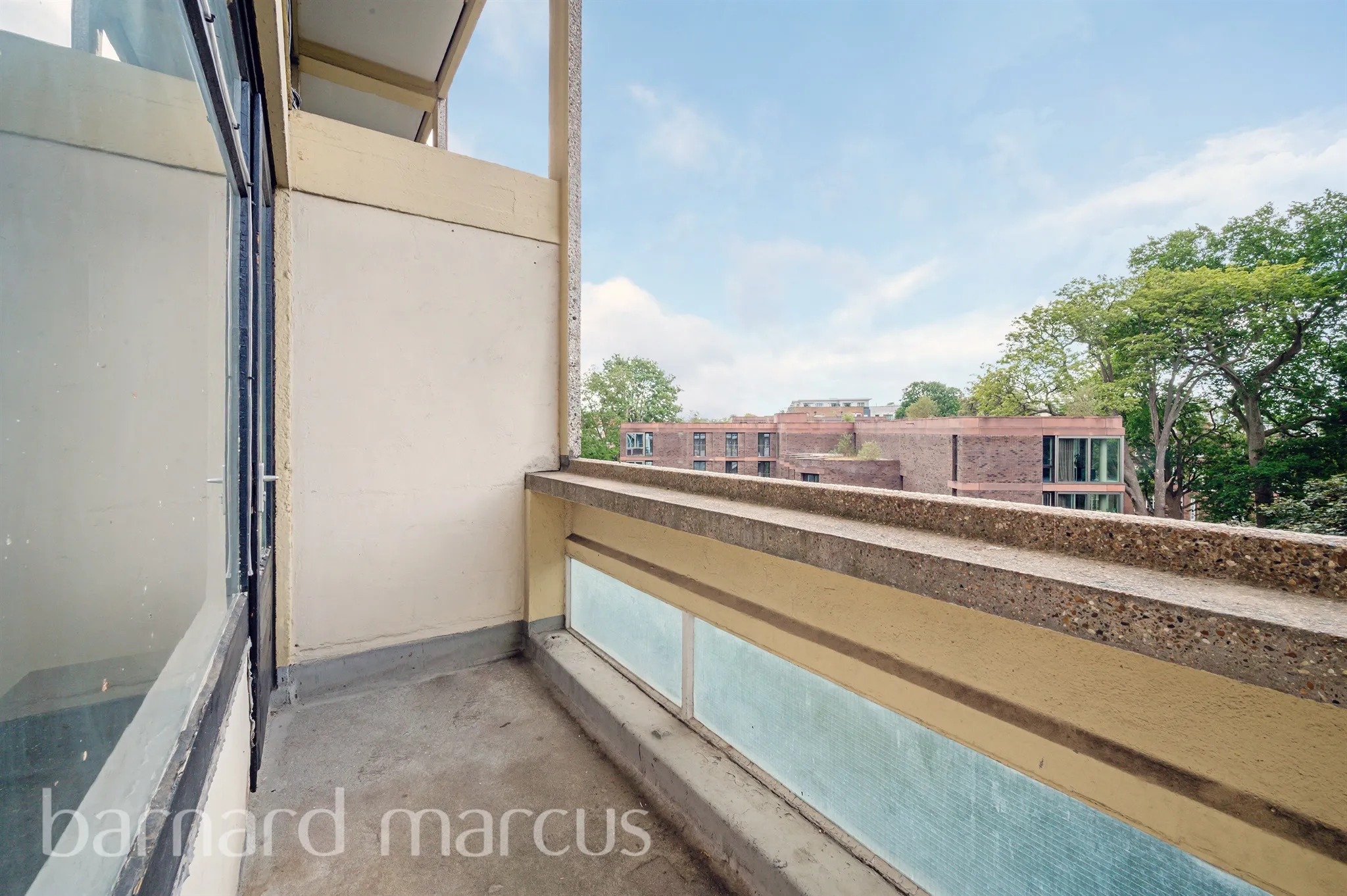 2 bed Maisonette