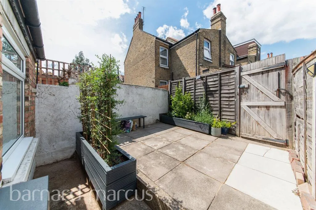 2 bed Ground Flat
