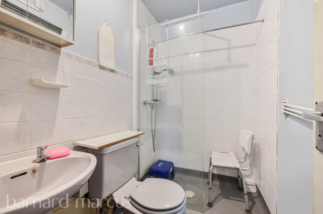 1 bed Ground Flat