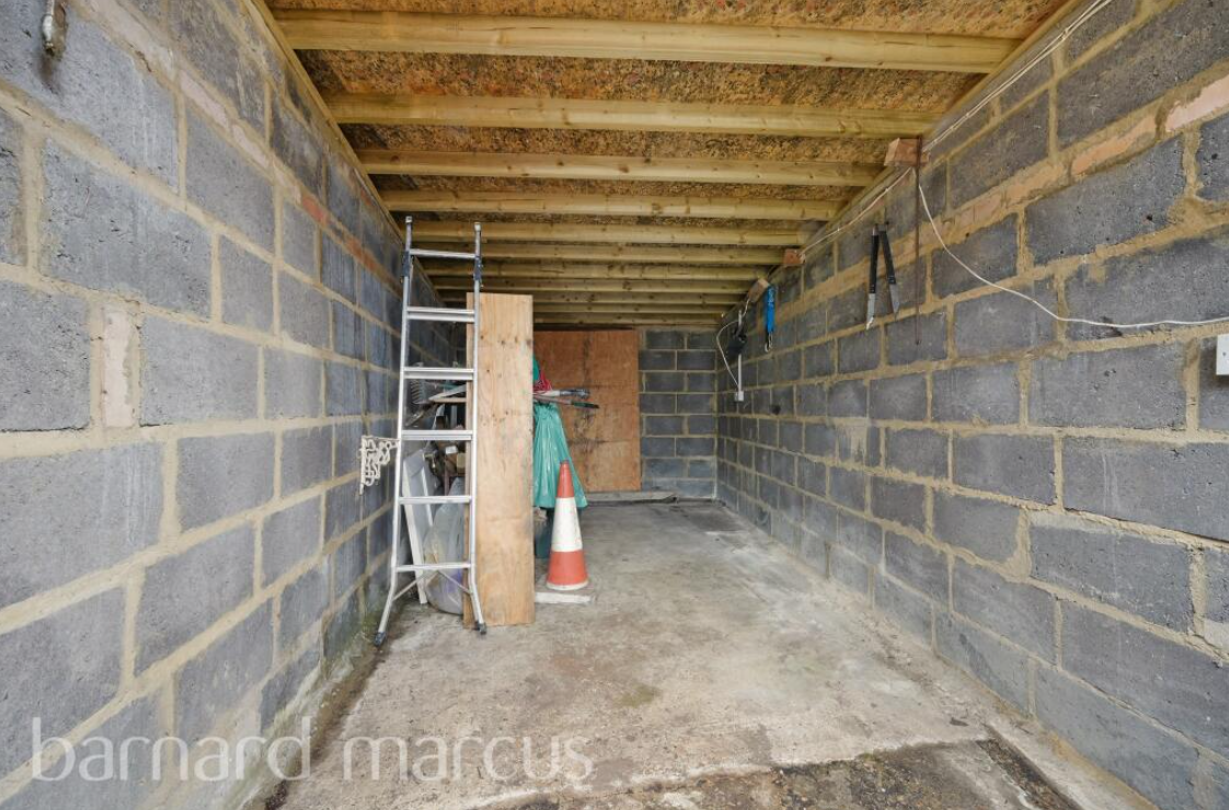 3 bed End of Terrace