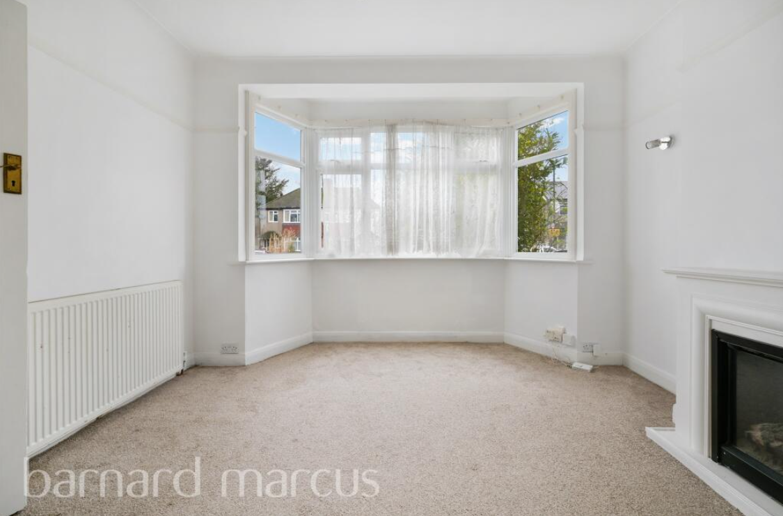 3 bed End of Terrace