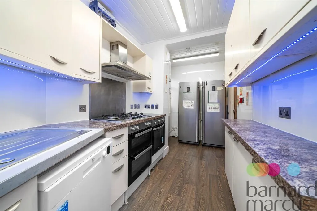 6 bed Semi-Detached