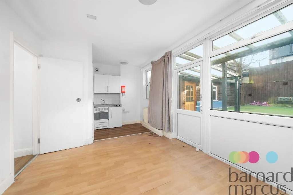 6 bed Semi-Detached