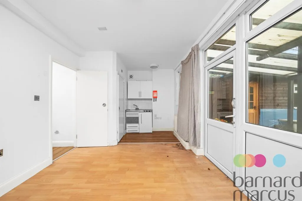 6 bed Semi-Detached