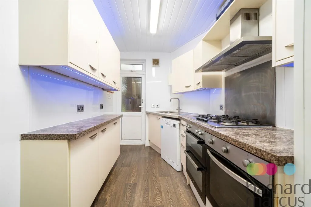 6 bed Semi-Detached