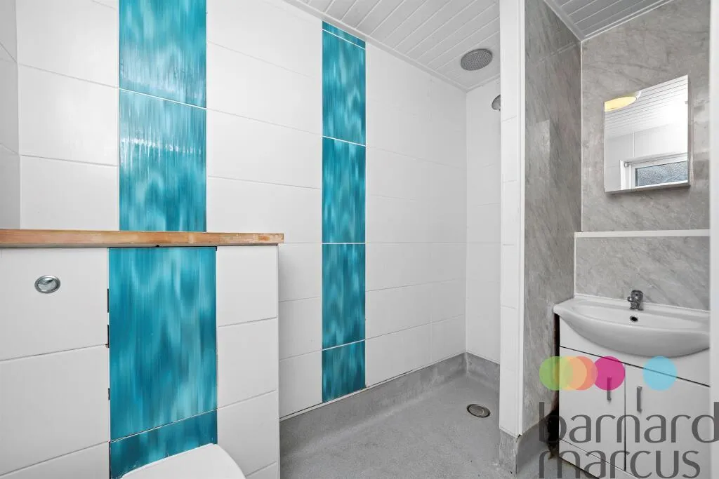 6 bed Semi-Detached