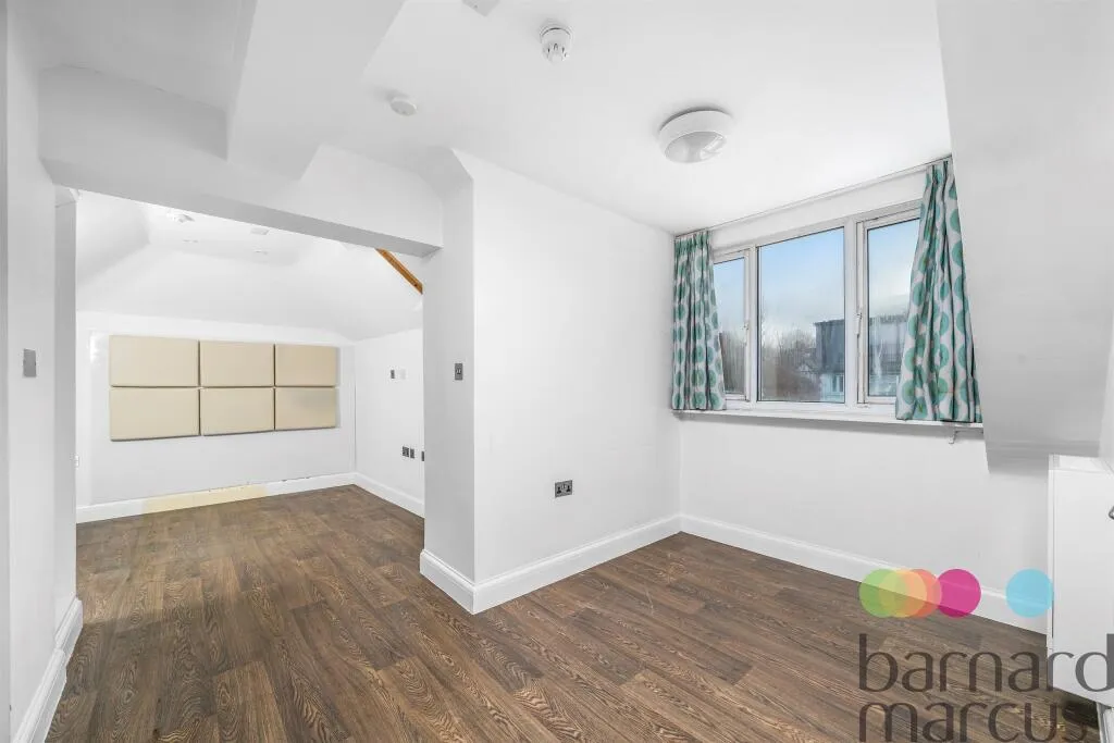 6 bed Semi-Detached