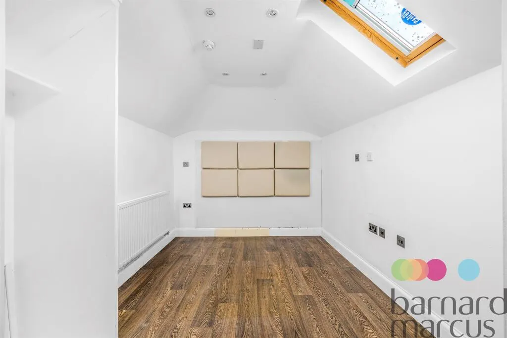 6 bed Semi-Detached