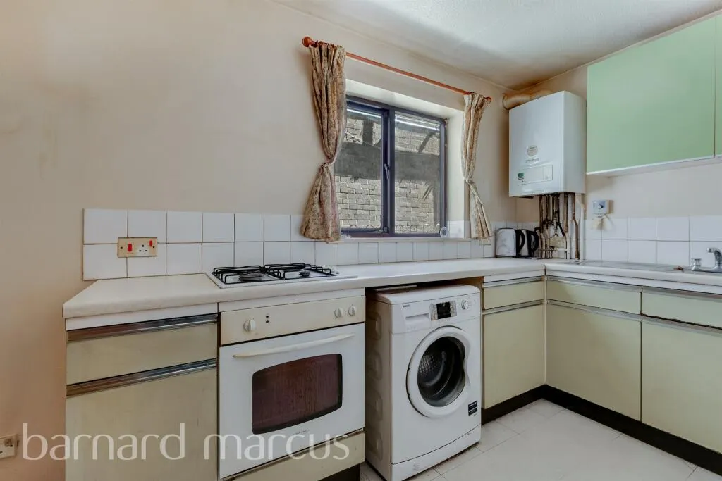 1 bed Ground Flat