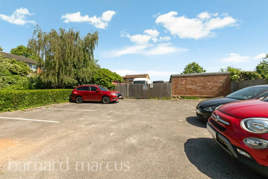 1 bed Ground Flat