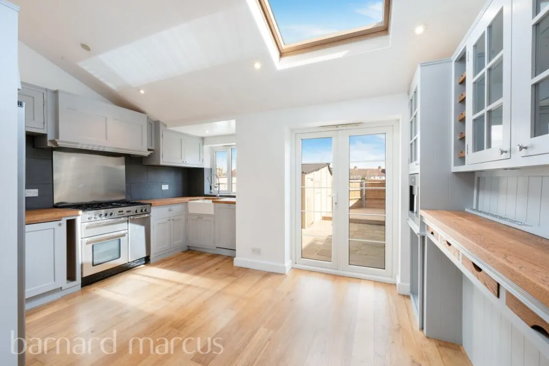 3 bed End of Terrace
