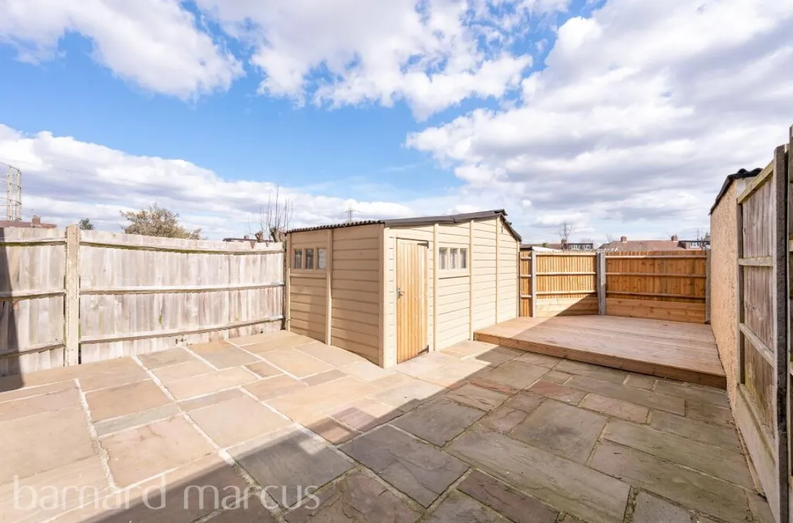 3 bed End of Terrace