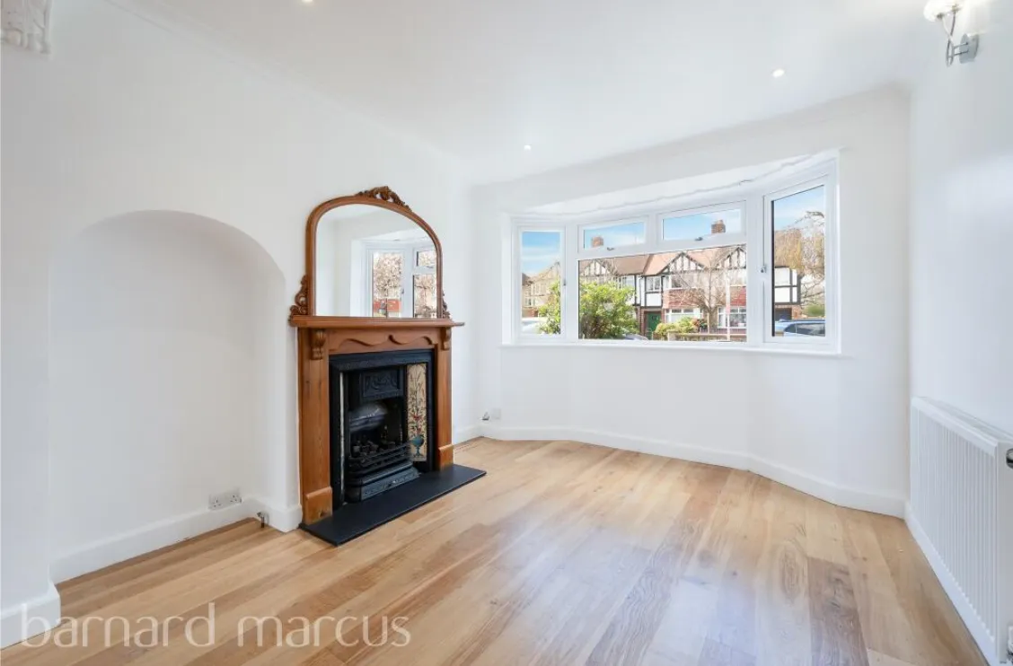 3 bed End of Terrace