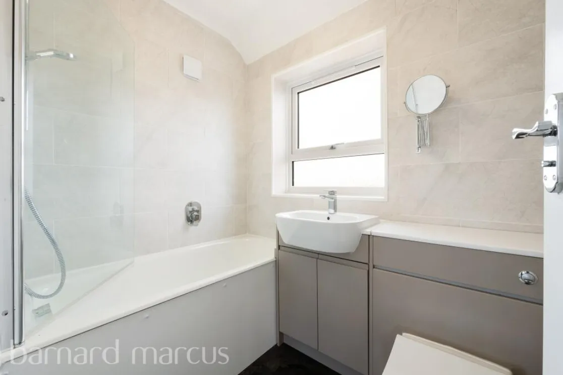 3 bed End of Terrace