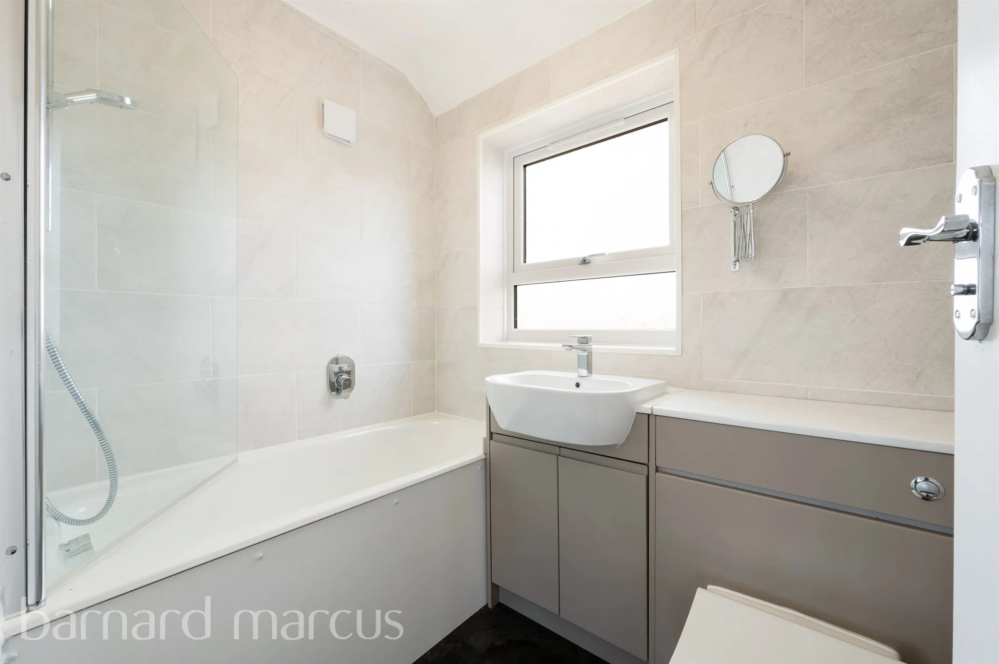 3 bed End of Terrace