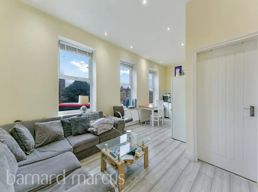 2 bed Ground Flat