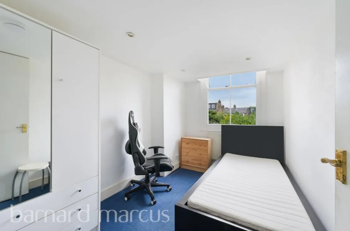 8 bed Character Property