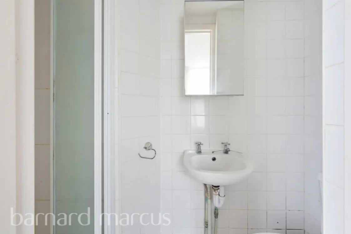 8 bed Character Property