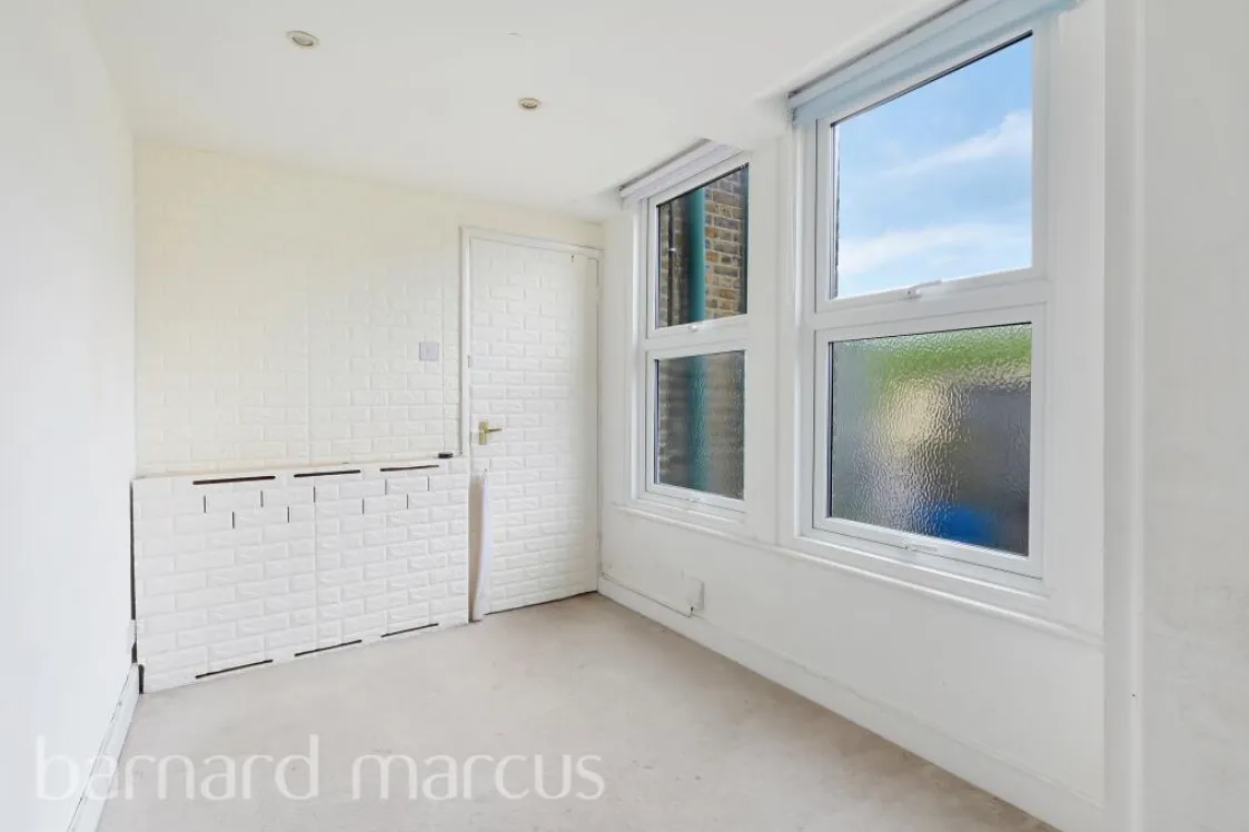 8 bed Character Property